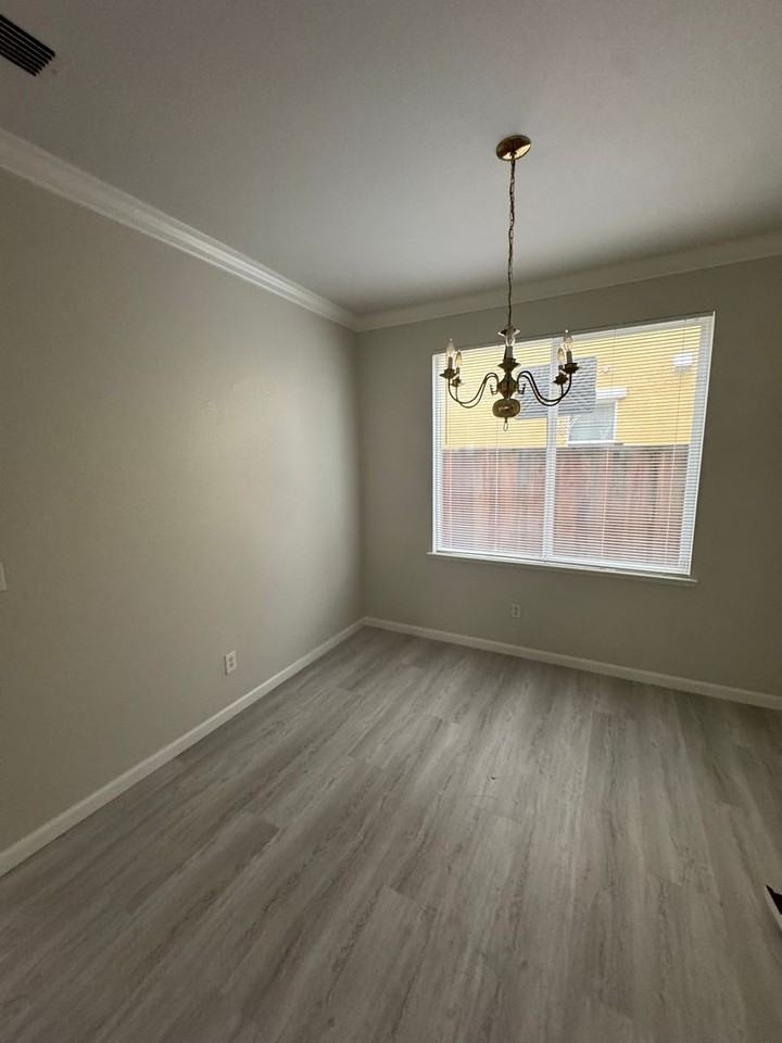 68 Lexington Ct - Photo 3 of 15