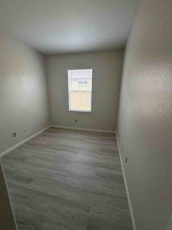 68 Lexington Ct - Photo 7 of 15