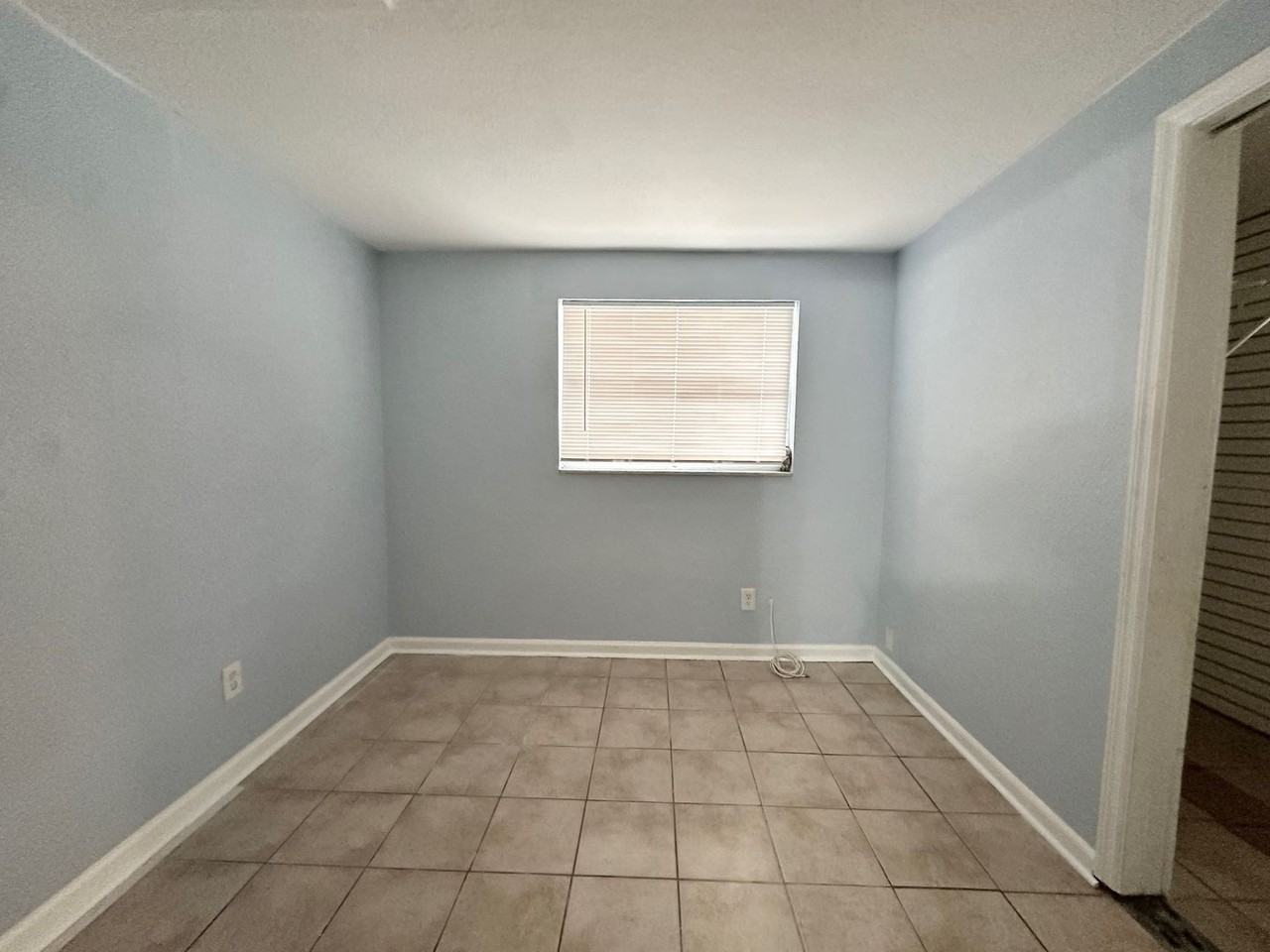 13001 120th St - Photo 5 of 11