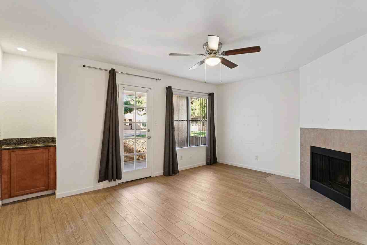 8787 E Mountain View Rd - Photo 3 of 23