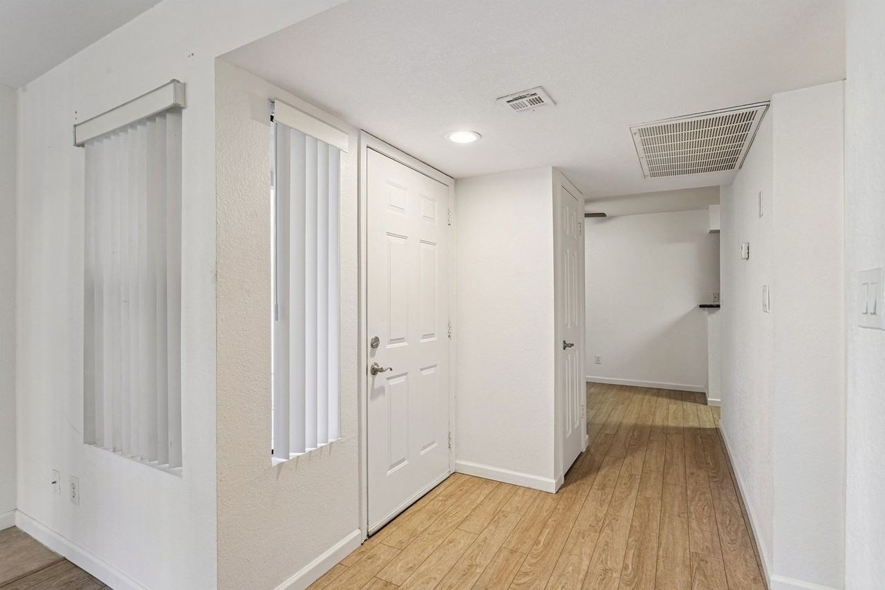 8787 E Mountain View Rd - Photo 6 of 23