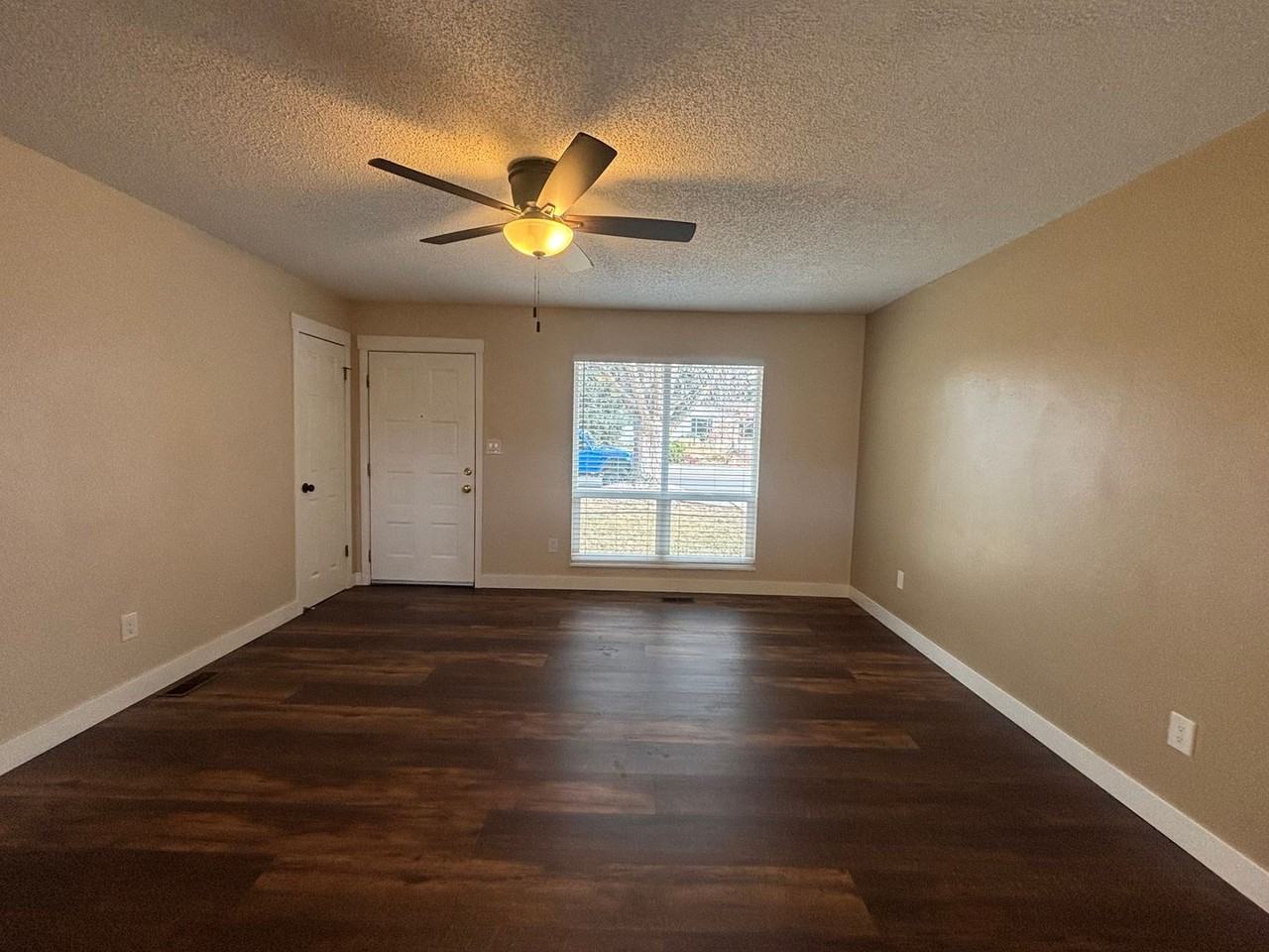 6050 Tuckerman Ln - Photo 2 of 19