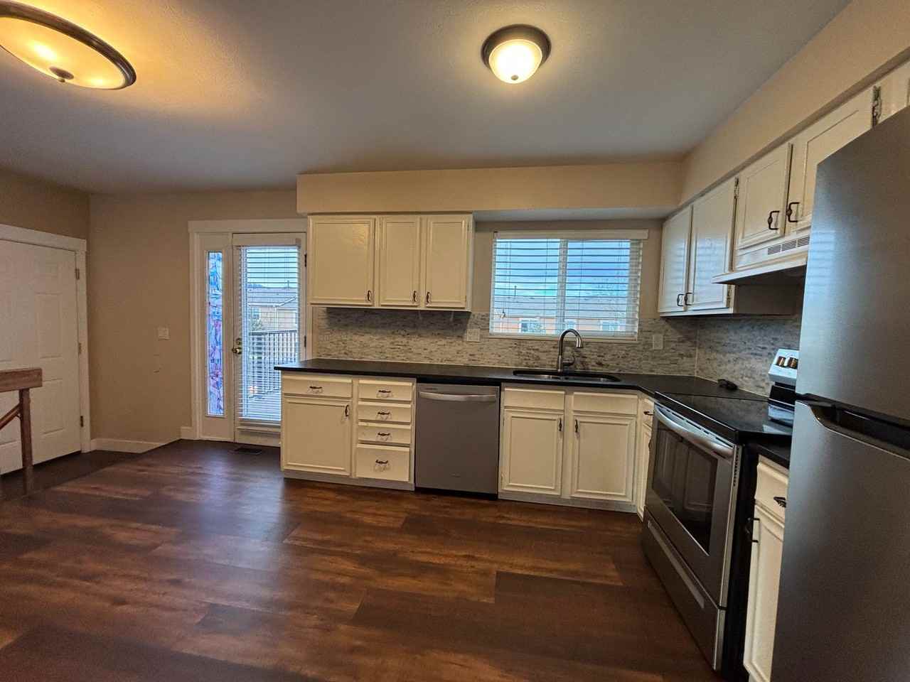 6050 Tuckerman Ln - Photo 5 of 19