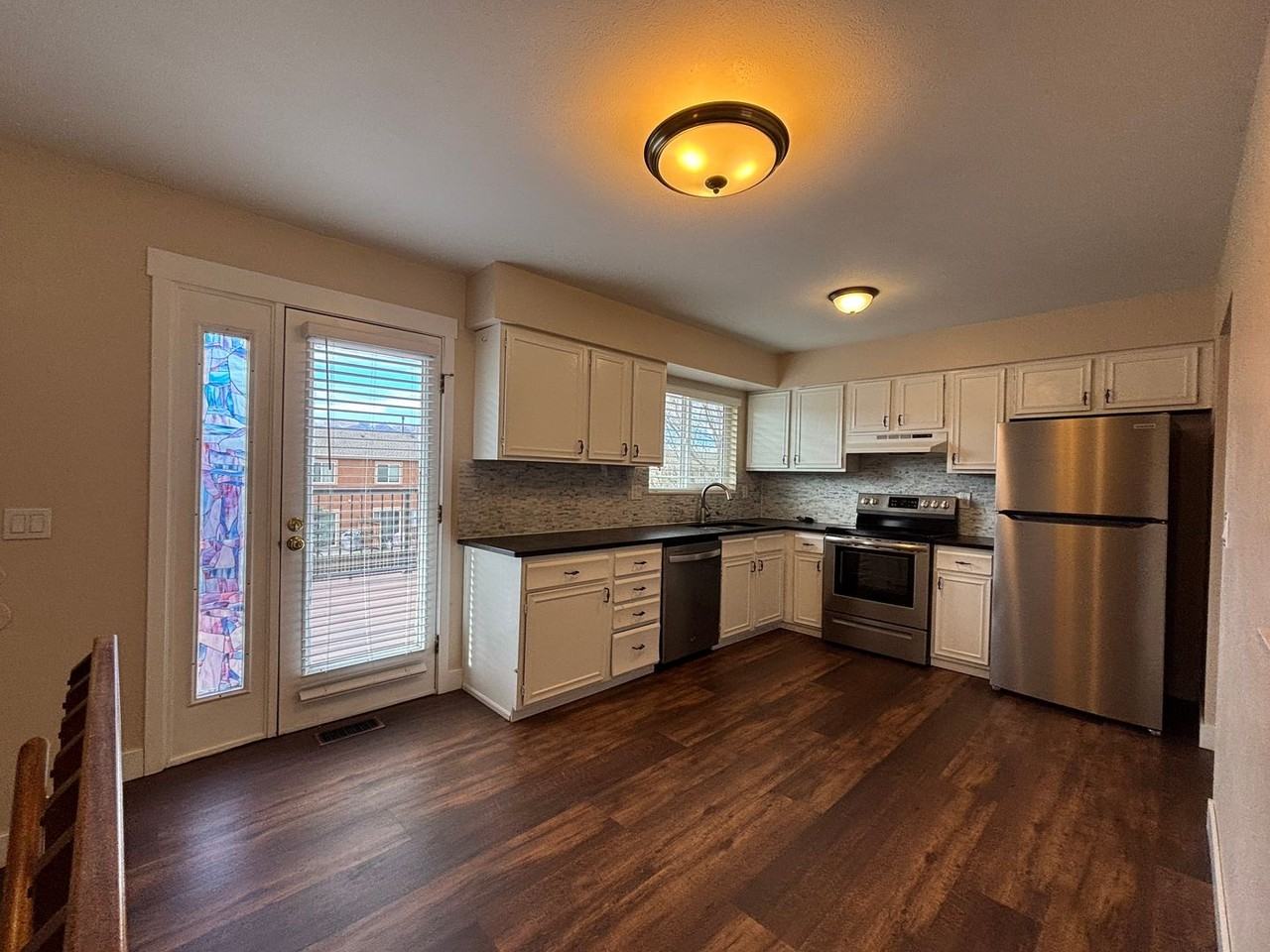 6050 Tuckerman Ln - Photo 6 of 19