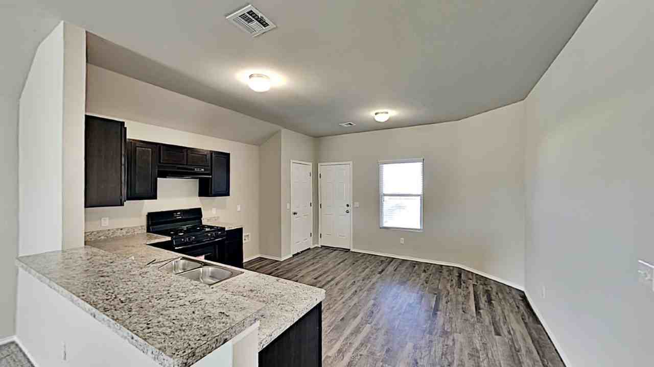 10505 Nw 19th St - Photo 4 of 17