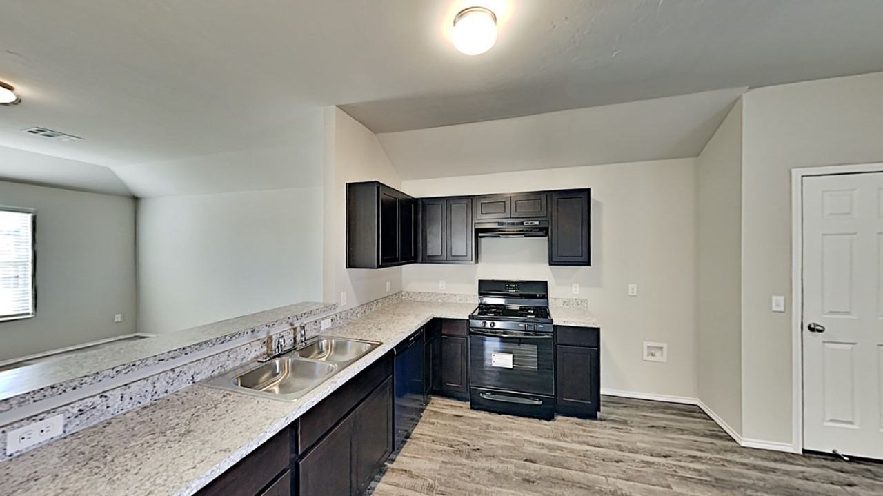 10505 Nw 19th St - Photo 7 of 17