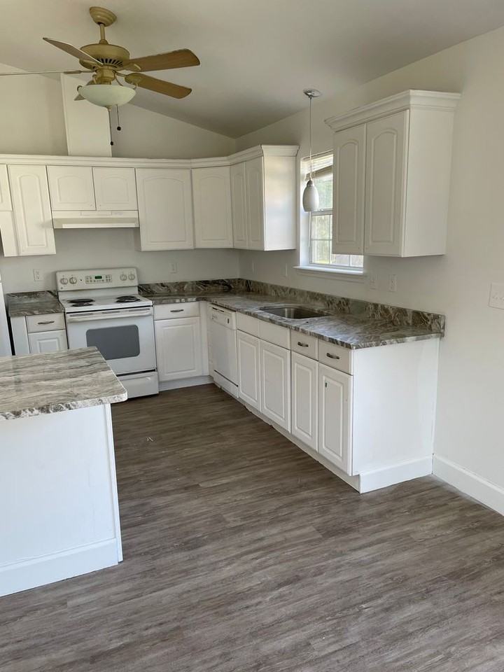 939 Balkin Rd - Photo 4 of 5