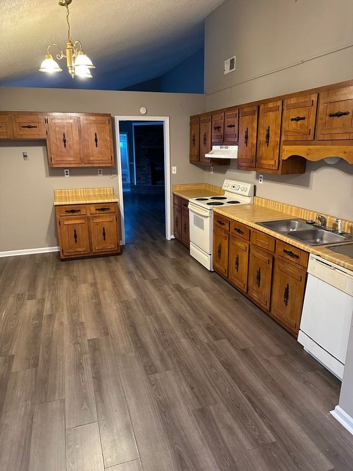 1816 Rapier Dr - Photo 3 of 12