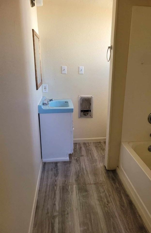 2018 Nancy St Sw #B - Photo 4 of 6