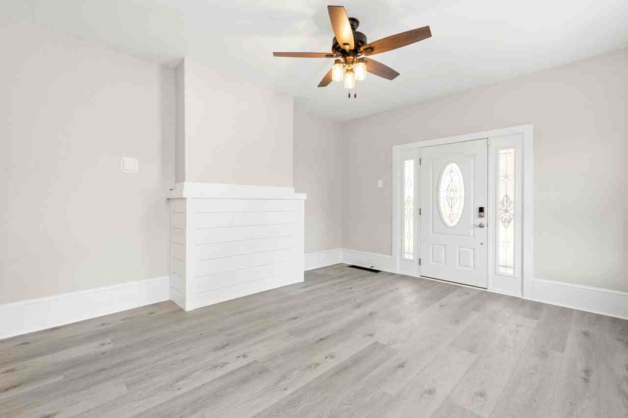 221 Alpine Ave - Photo 3 of 31