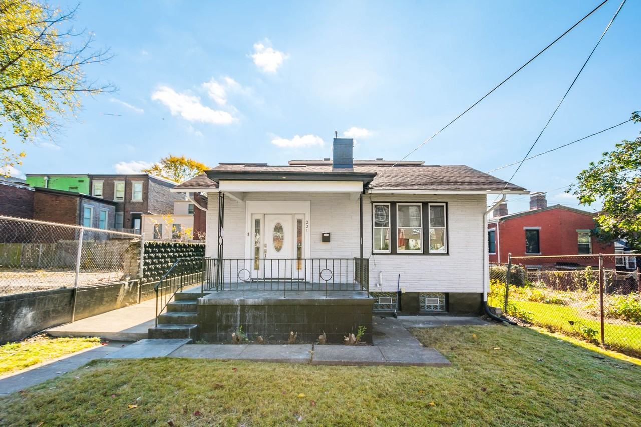 221 Alpine Ave - Photo 4 of 31