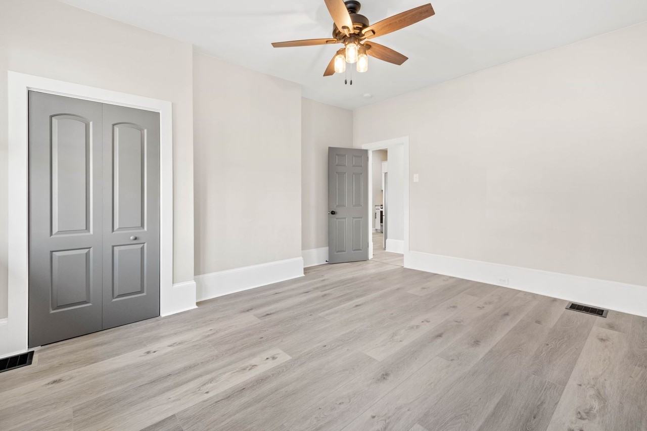 221 Alpine Ave - Photo 5 of 31