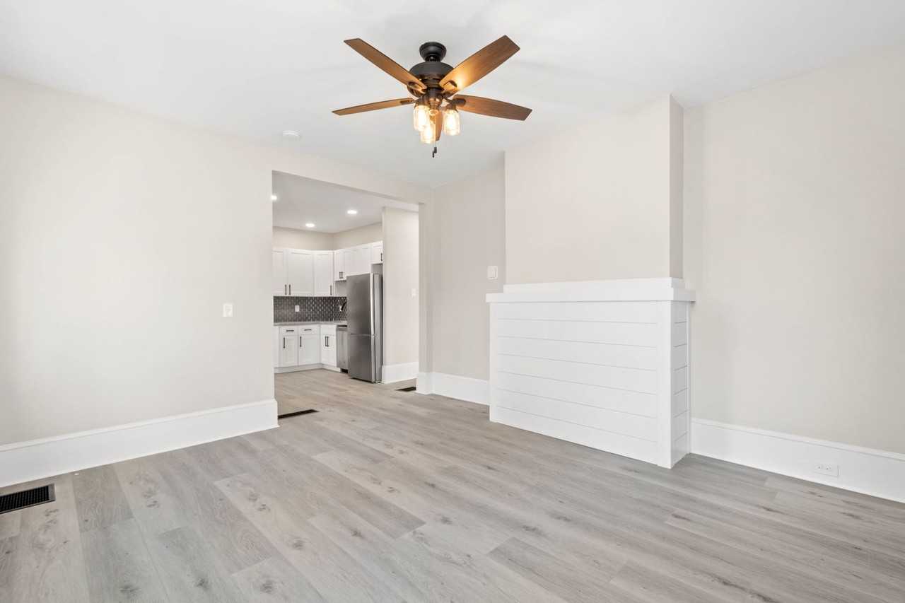 221 Alpine Ave - Photo 7 of 31