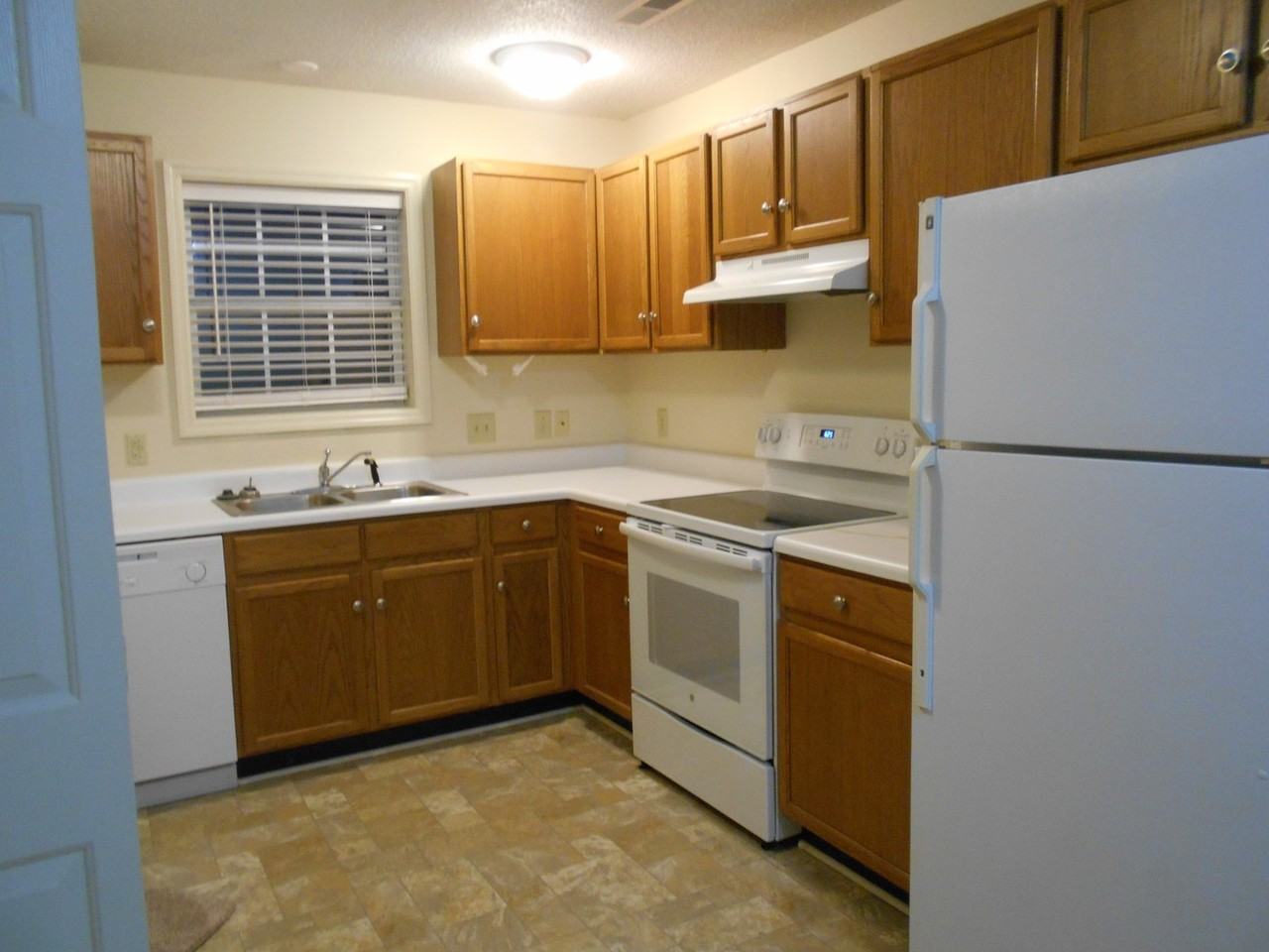 594 Hammock Ave - Photo 2 of 9