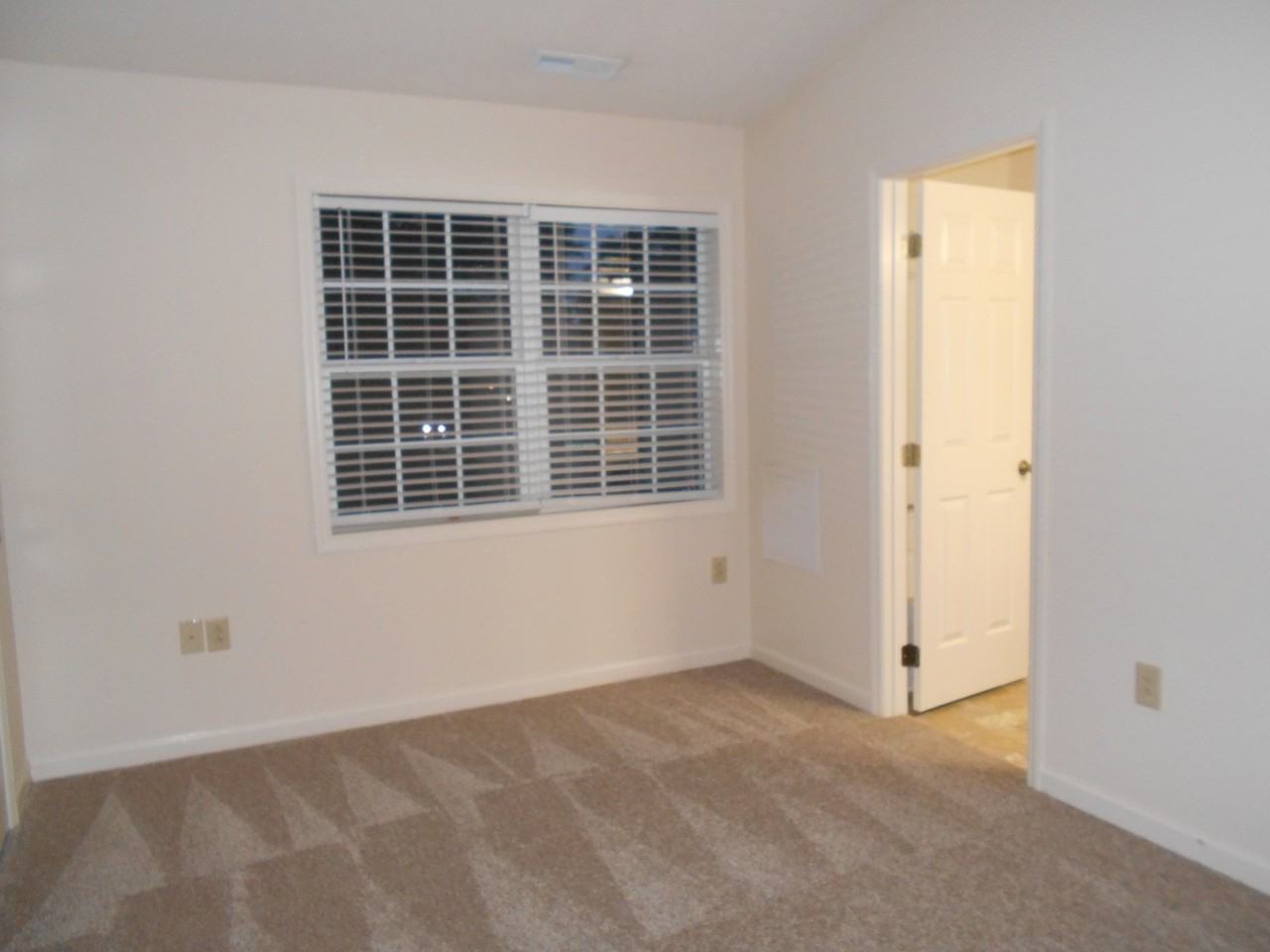 594 Hammock Ave - Photo 5 of 9