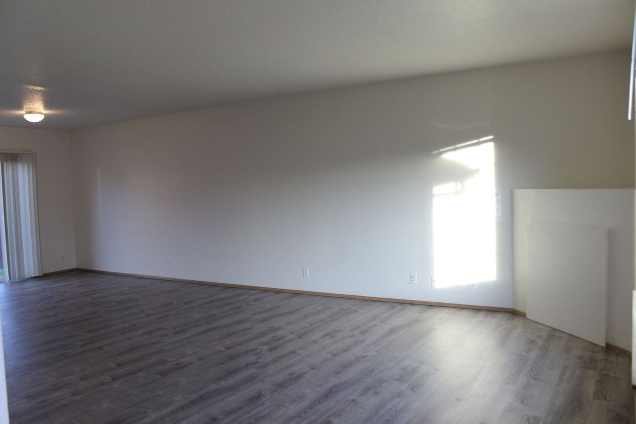 33052 Nw Meersburg St ##St. - Photo 3 of 16