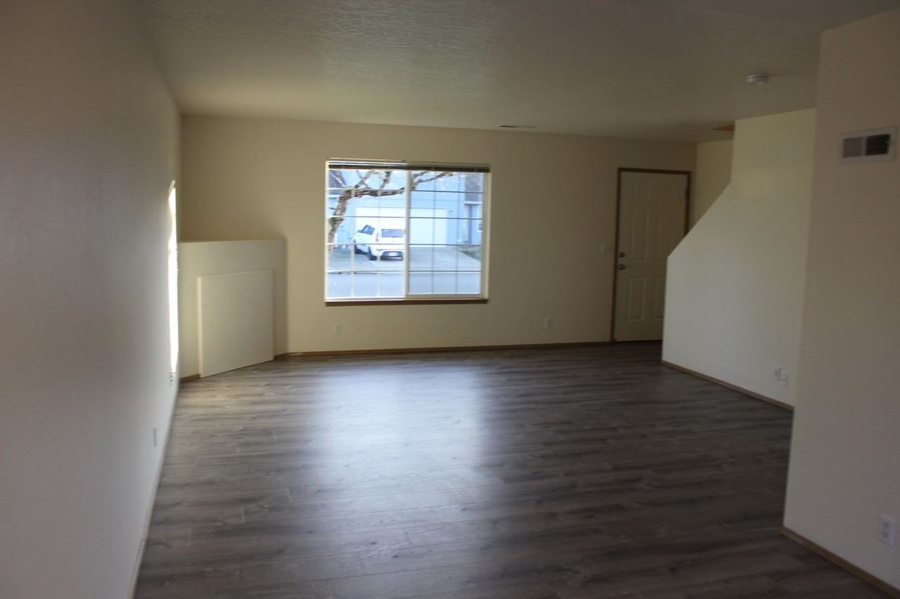 33052 Nw Meersburg St ##St. - Photo 5 of 16