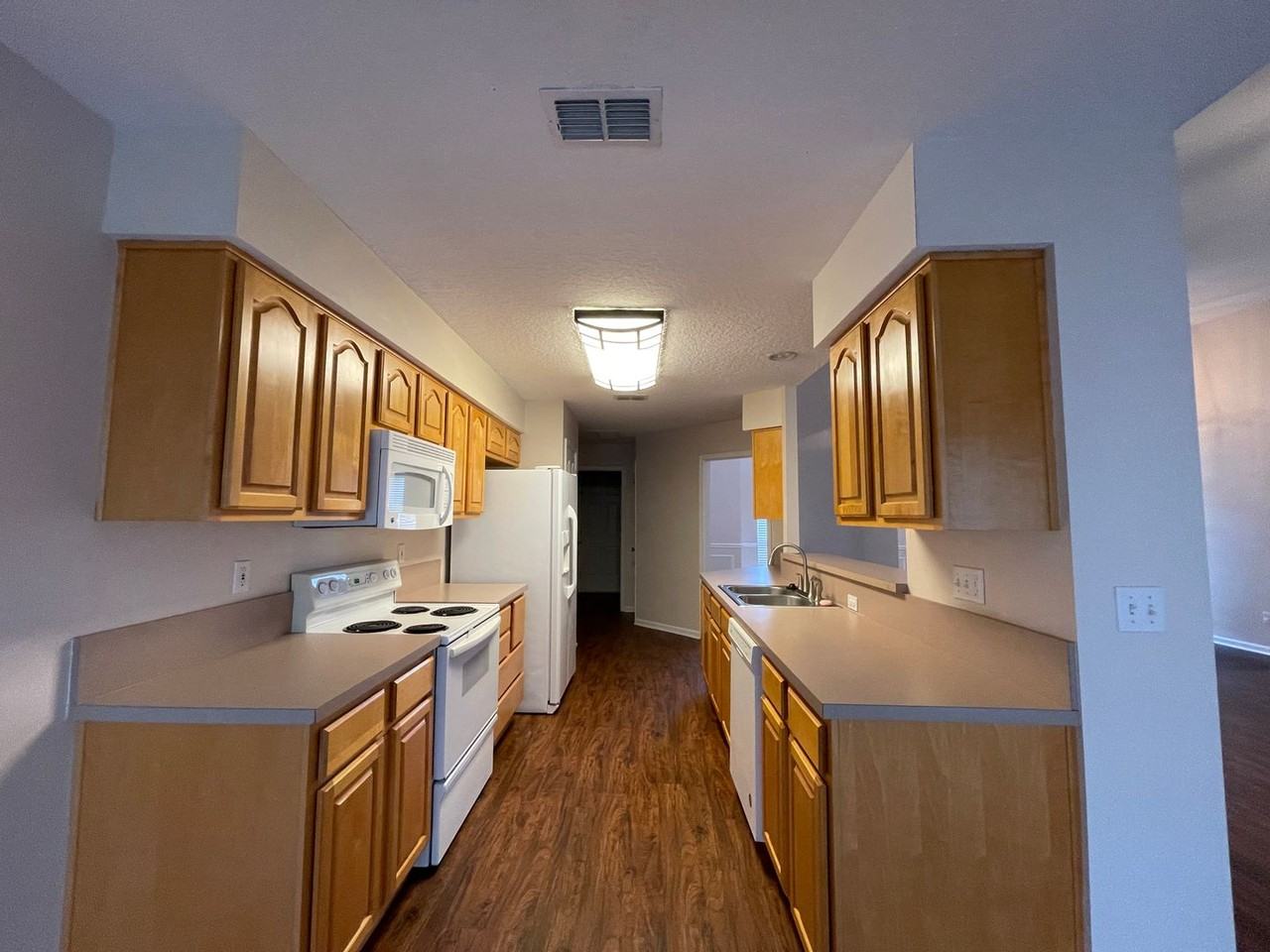 3032 Bluejack Ct - Photo 7 of 15