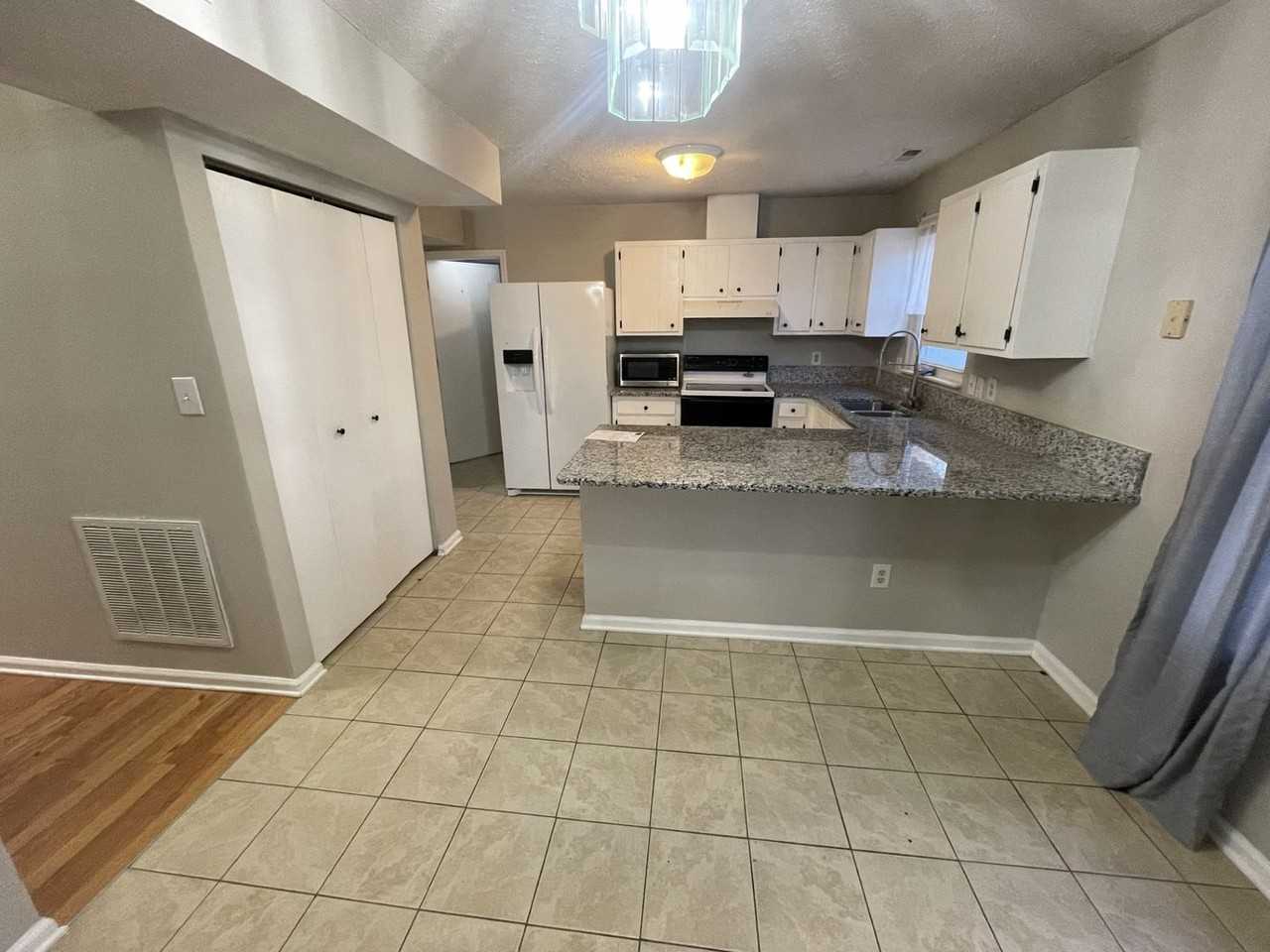 8920 Taymouth Ct - Photo 6 of 21