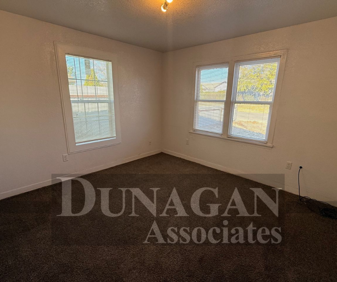 1407 W Fox St - Photo 2 of 7