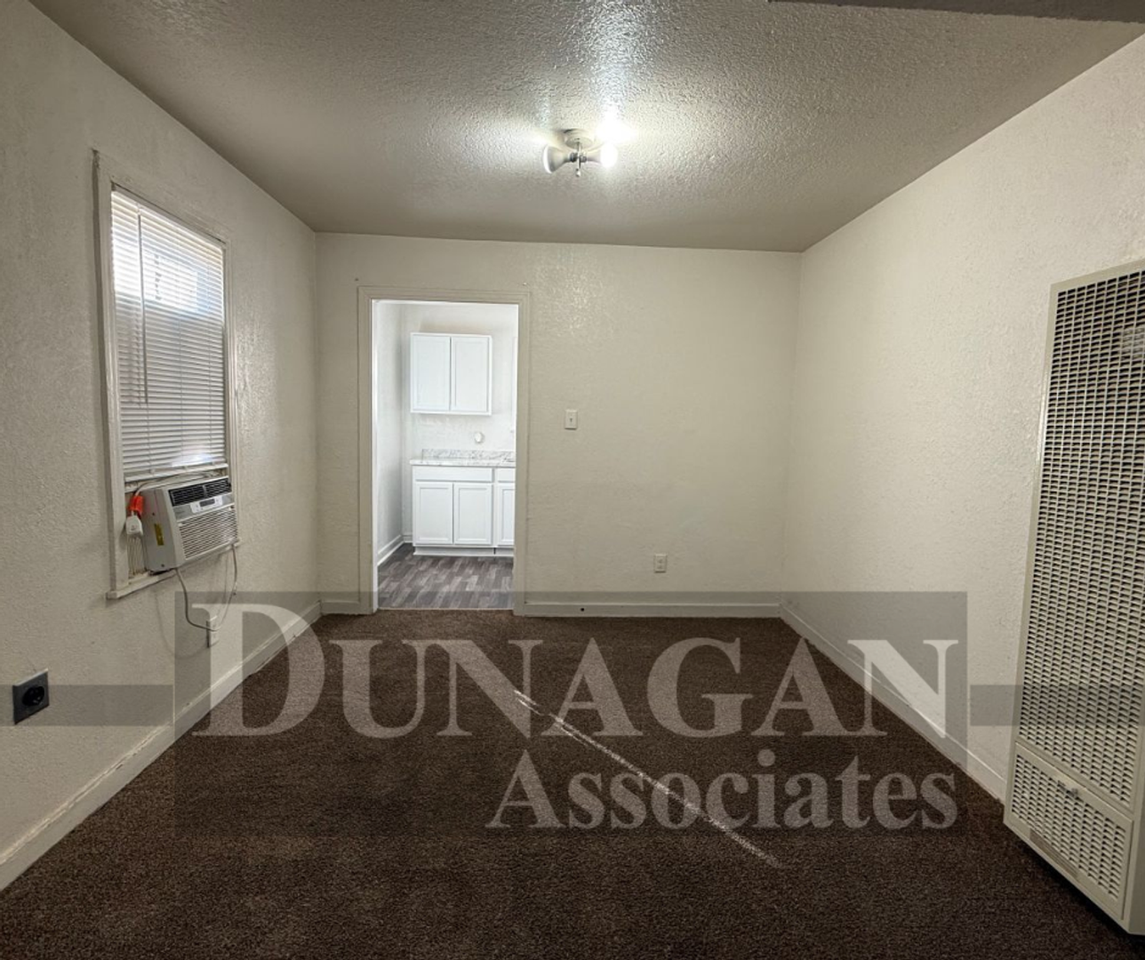 1407 W Fox St - Photo 4 of 7