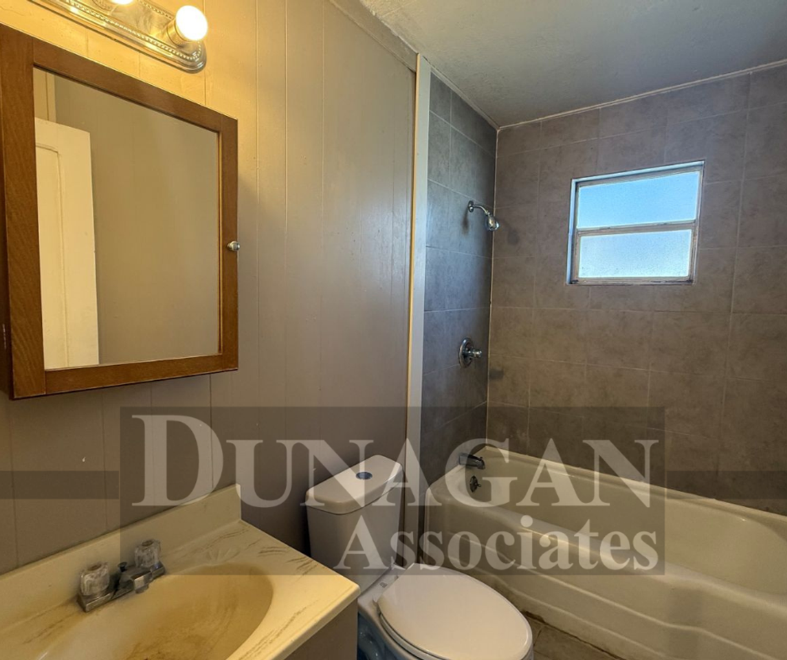 1407 W Fox St - Photo 6 of 7