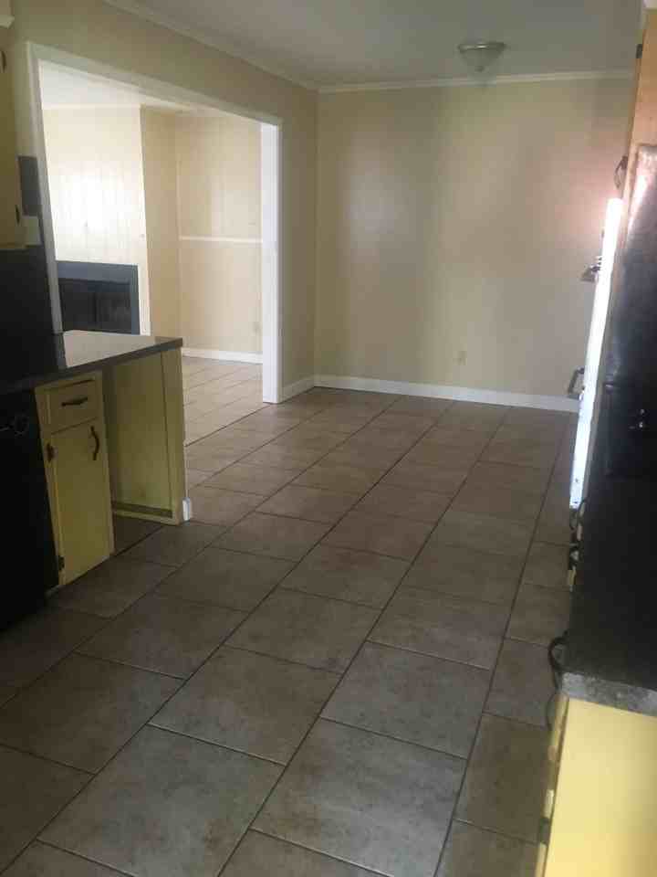 9439 Poinsetta Dr - Photo 2 of 10