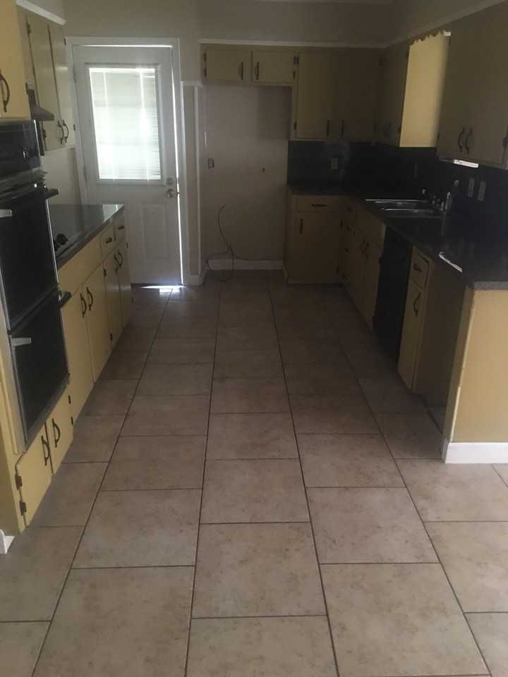 9439 Poinsetta Dr - Photo 3 of 10