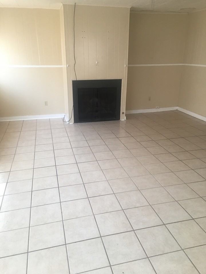 9439 Poinsetta Dr - Photo 4 of 10