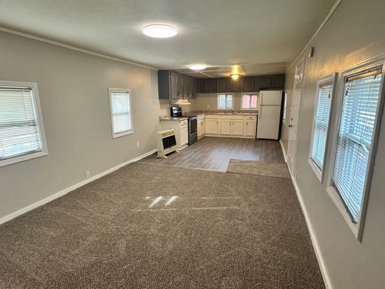 376 Hines Rd - Photo 4 of 7