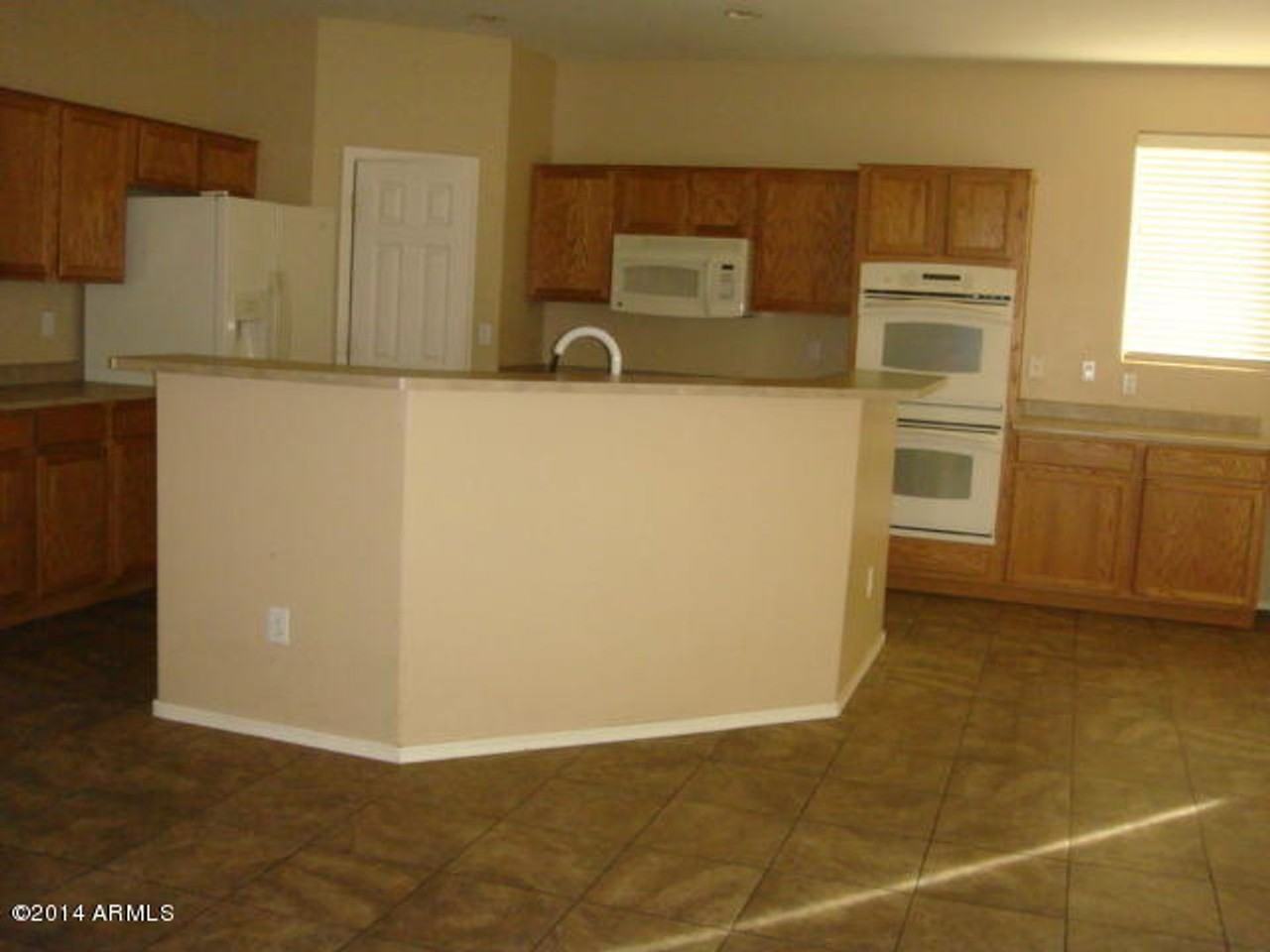 5614 W Darrel Rd - Photo 4 of 11