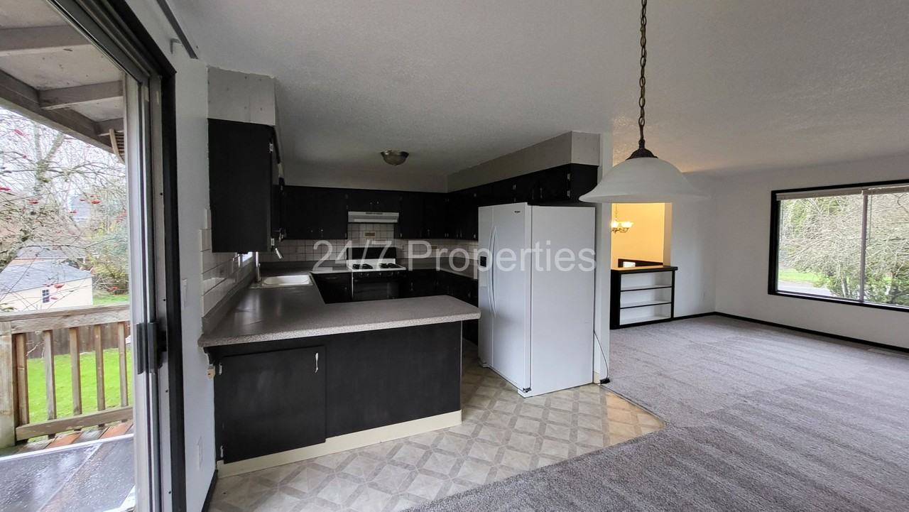 13840 Sw Walker Rd - Photo 4 of 18