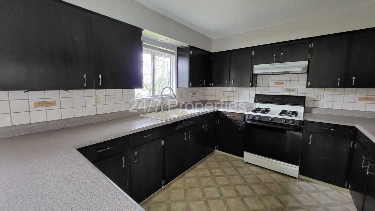 13840 Sw Walker Rd - Photo 5 of 18