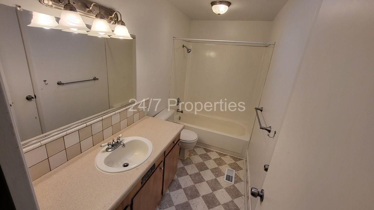 13840 Sw Walker Rd - Photo 7 of 18