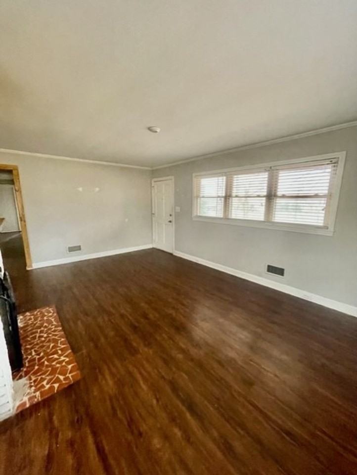 432 Sinclair St - Photo 4 of 20