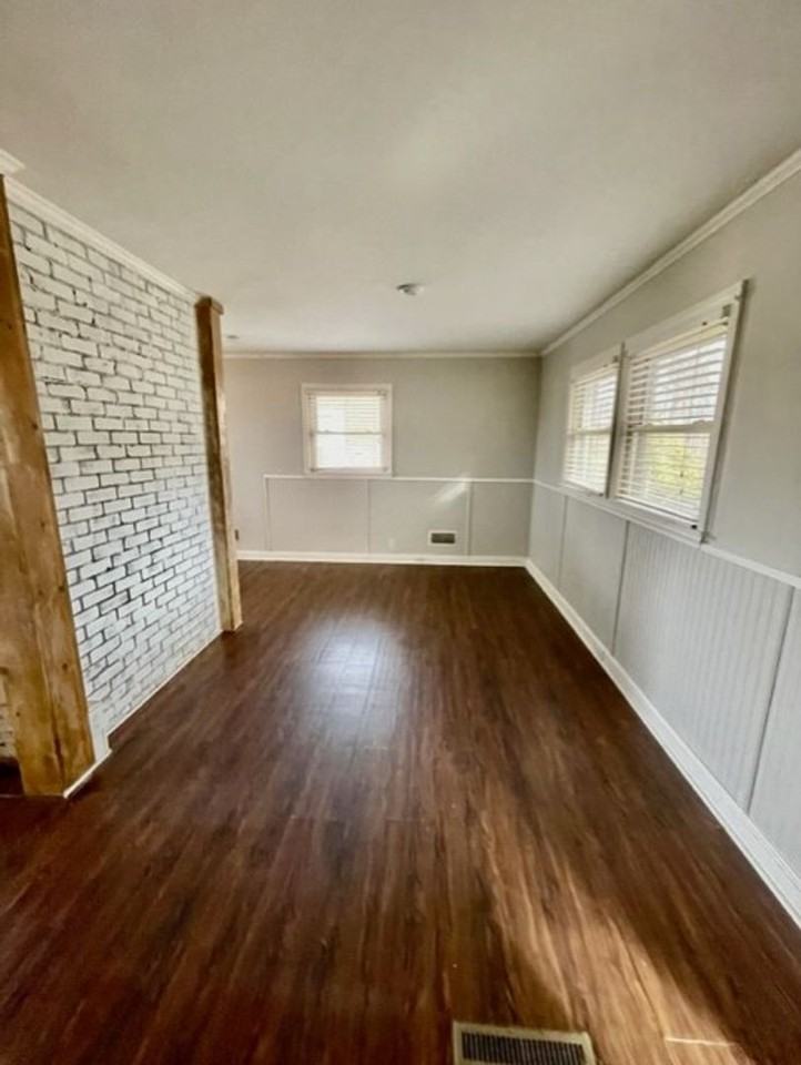 432 Sinclair St - Photo 6 of 20