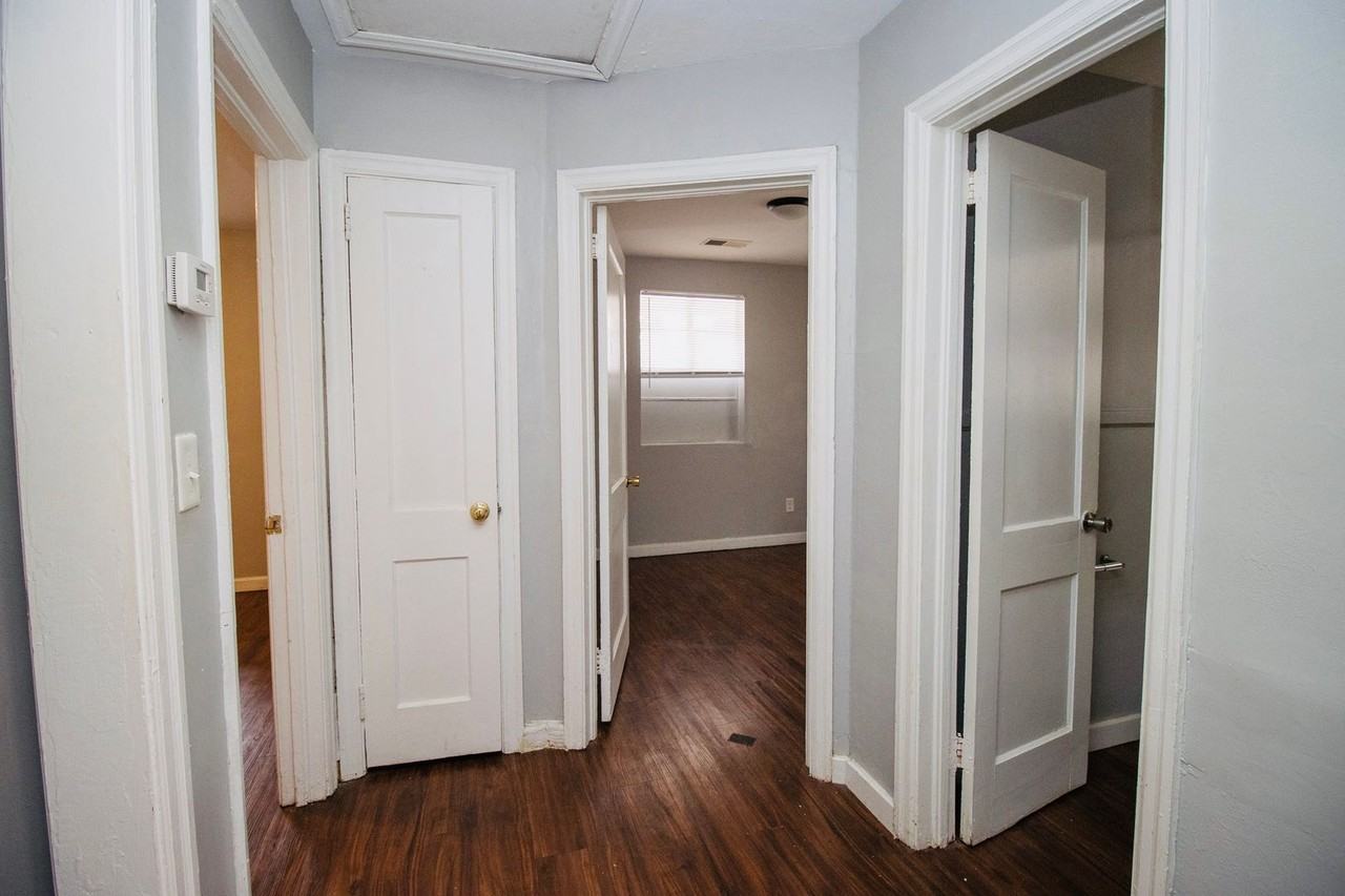 823 Central Dr - Photo 3 of 8