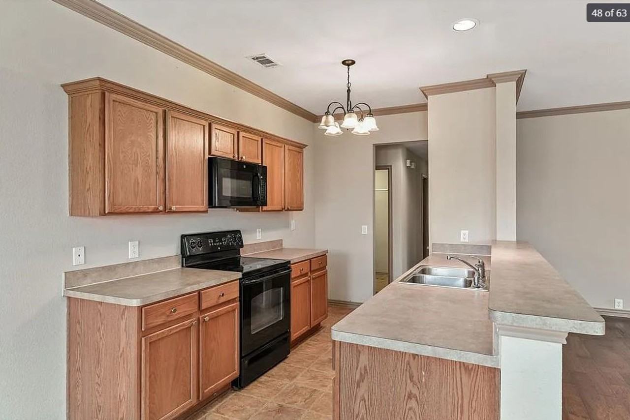 8901 Yosemite Trl - Photo 3 of 24