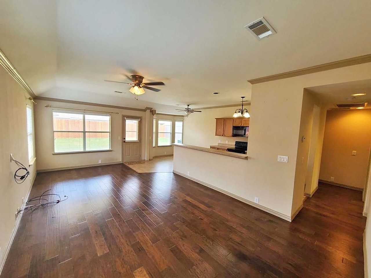 8901 Yosemite Trl - Photo 4 of 24