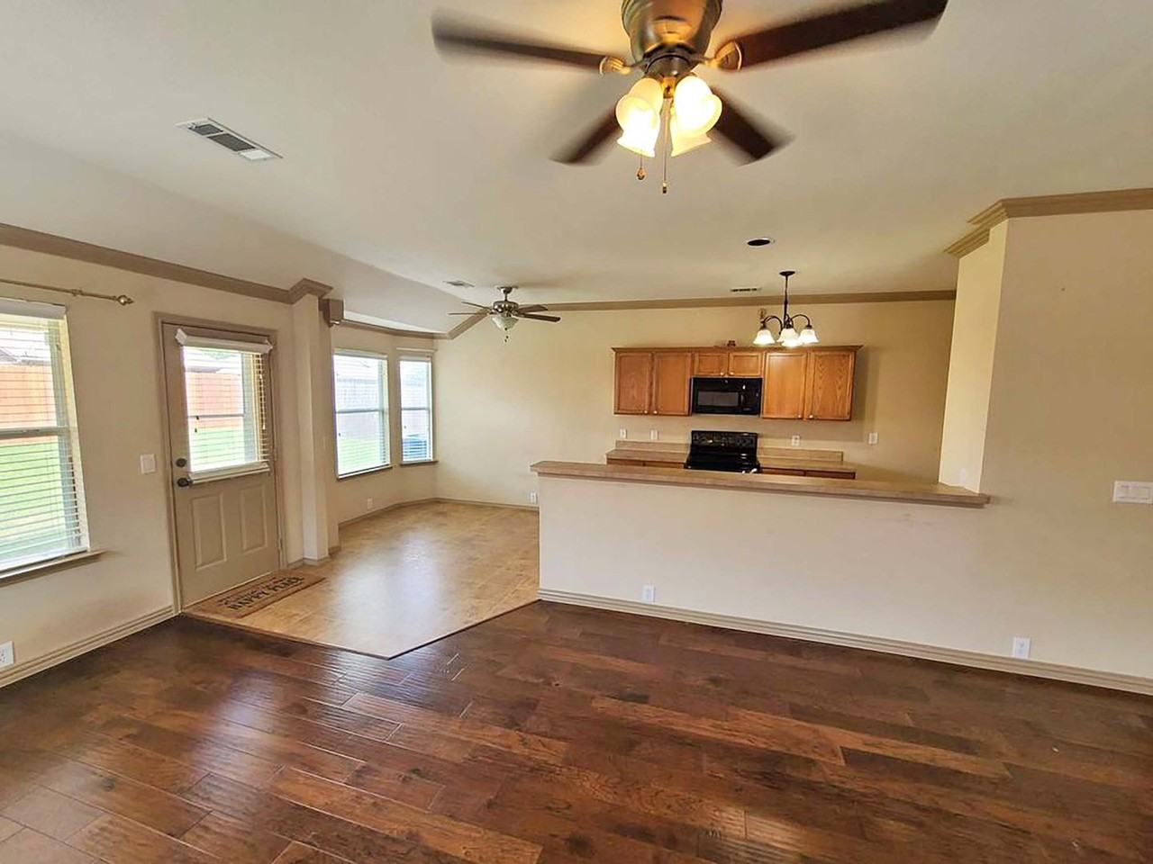 8901 Yosemite Trl - Photo 7 of 24