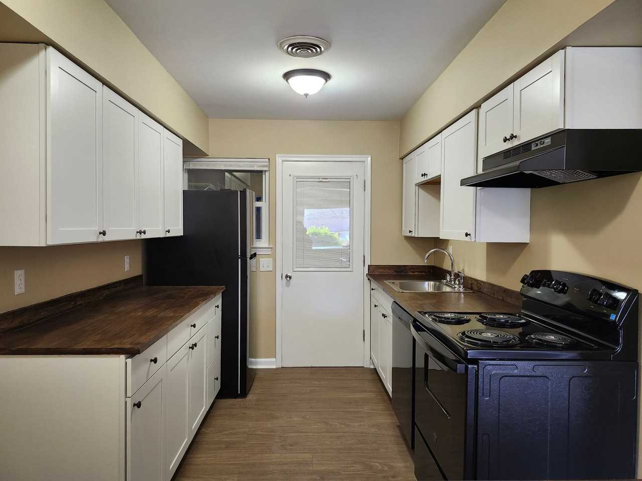 827 Darryl Ln - Photo 2 of 14