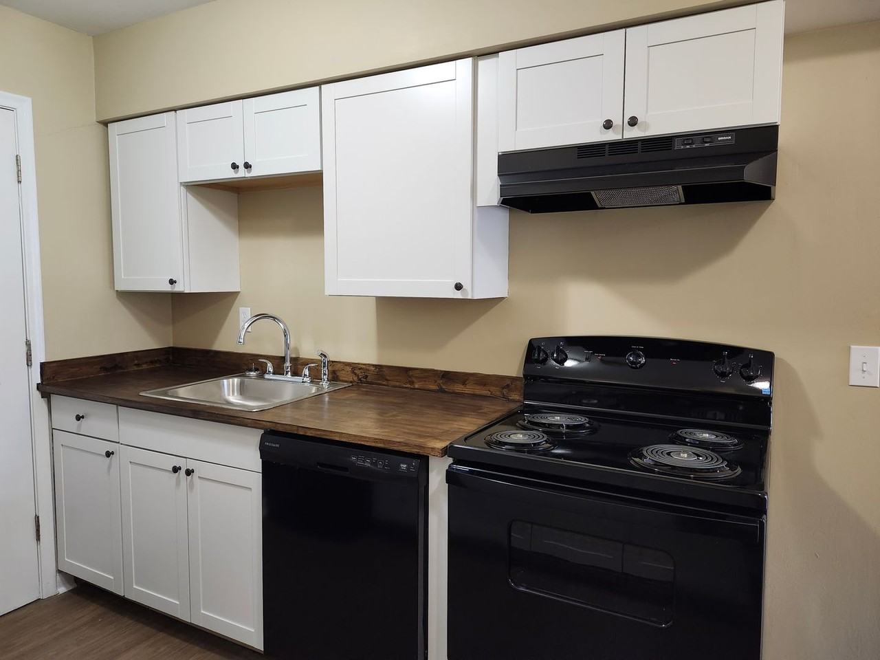 827 Darryl Ln - Photo 3 of 14