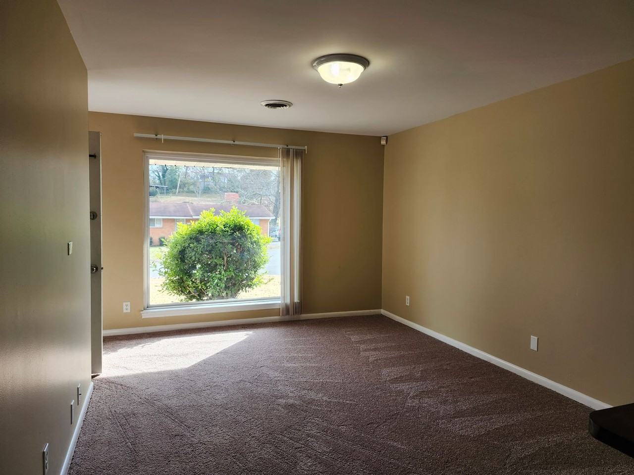 827 Darryl Ln - Photo 7 of 14