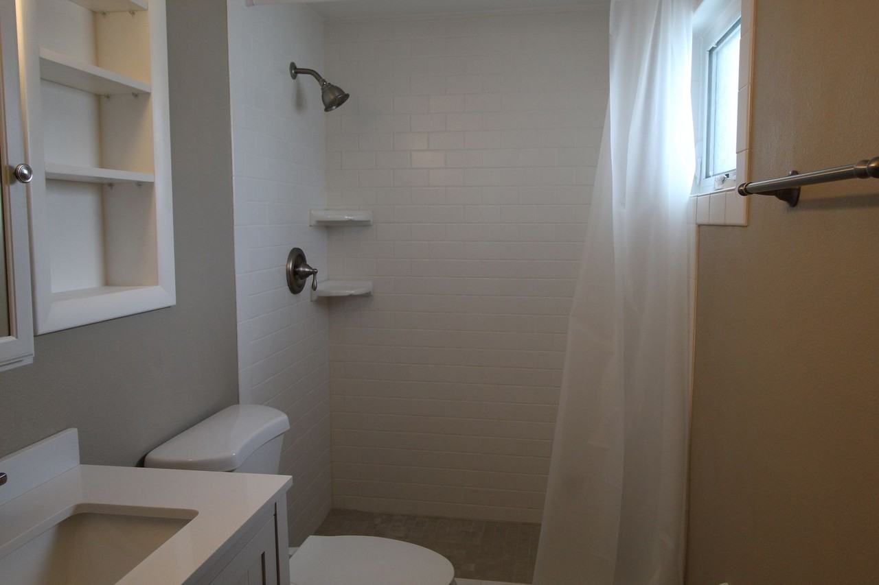 3514 W Broad Pl - Photo 7 of 12