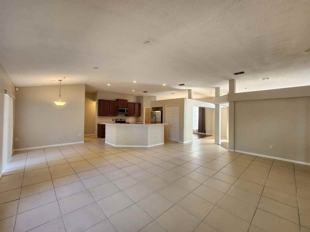 1007 Dampierre Ct - Photo 4 of 32