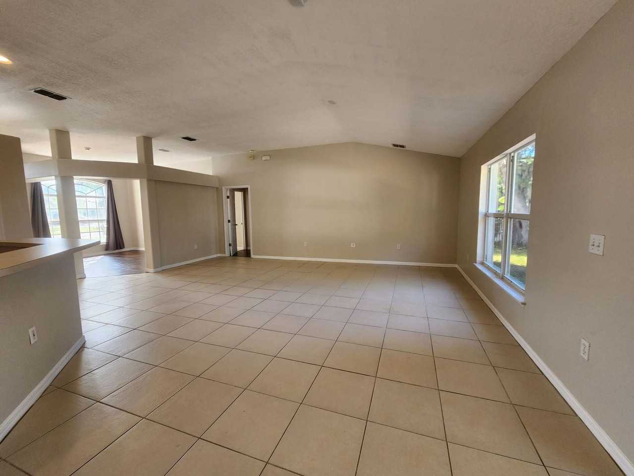 1007 Dampierre Ct - Photo 7 of 32