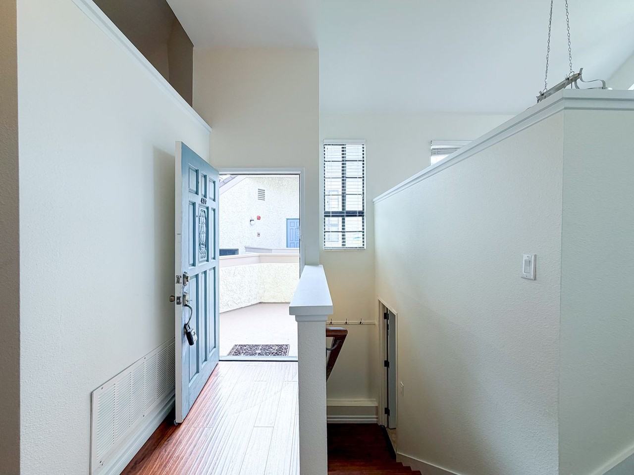 407 Shoreview Dr - Photo 3 of 48