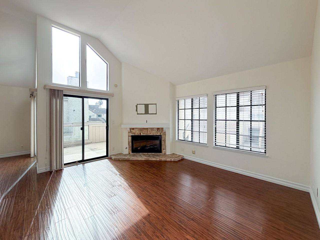 407 Shoreview Dr - Photo 4 of 48