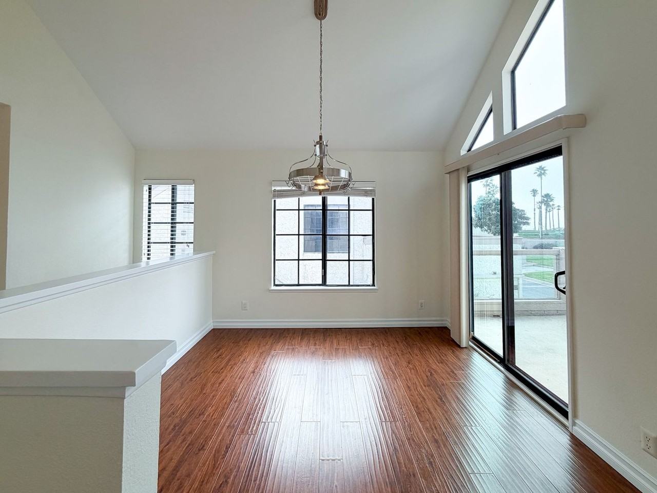 407 Shoreview Dr - Photo 5 of 48