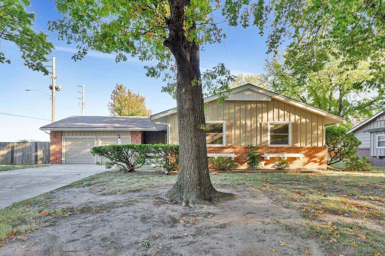 8002 E Morningside St - Photo 2 of 36